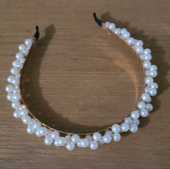 Two Pearl And Gold Headbands - Picture 8 of 10